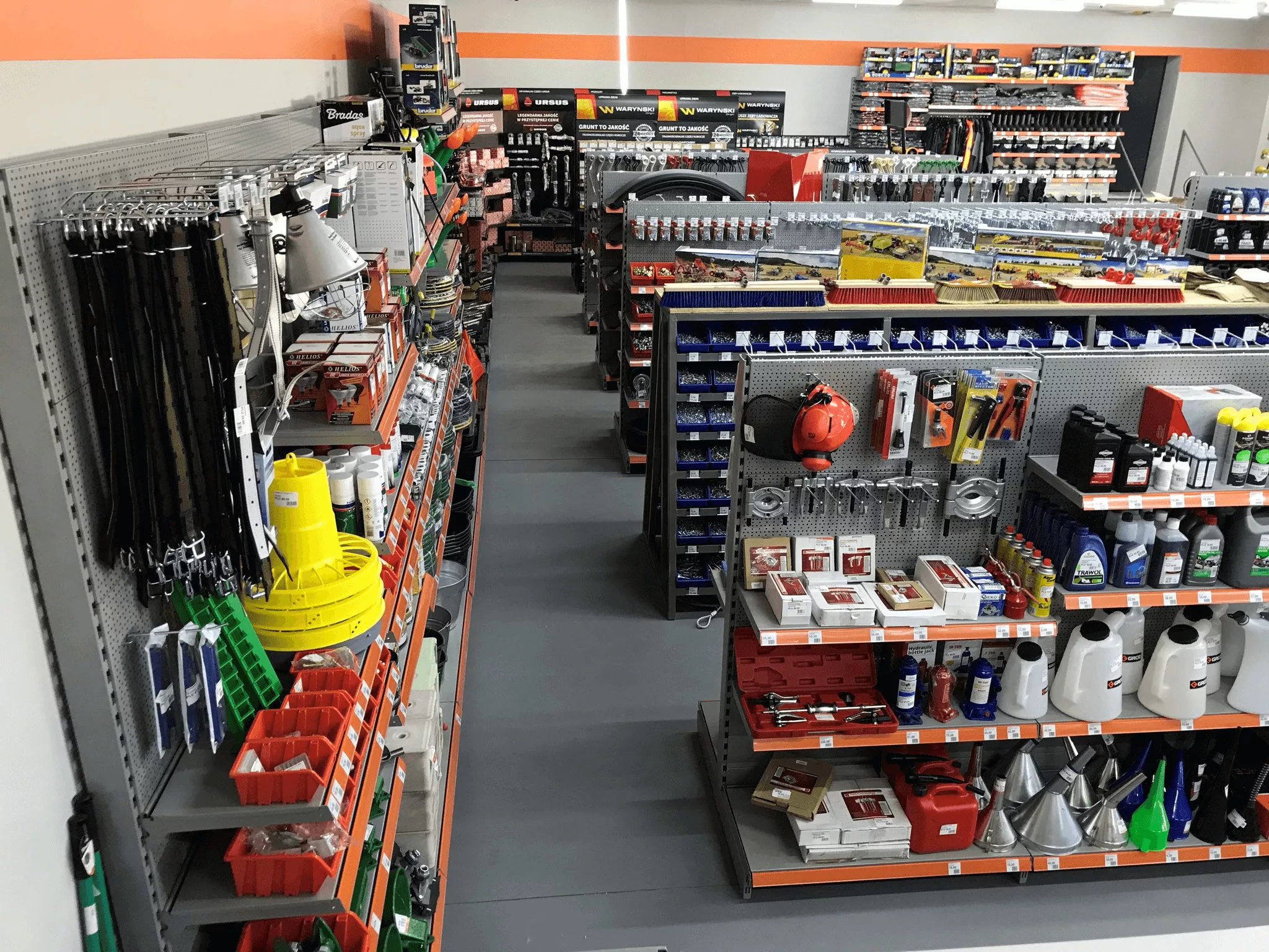 Bird's eye view of the shop showing symmetrical arrangement of black shelves, wooden pallets in the central aisle and yellow wall panels in the back of the room. Rolmar logo visible in the bottom right corner